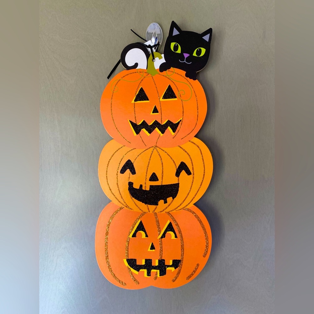 NWT Glittery 3 Stacked Jack-O-Lanters with a Black Cat Door Wall Sign